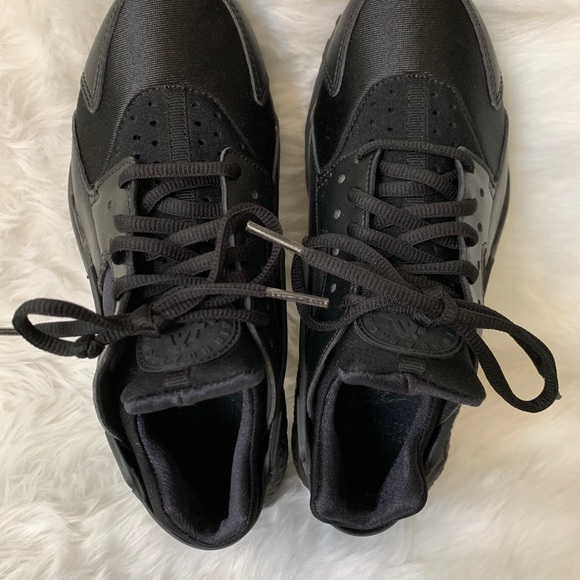 Women’s size 6 1/2 black hurraches - Picture 3 of 5